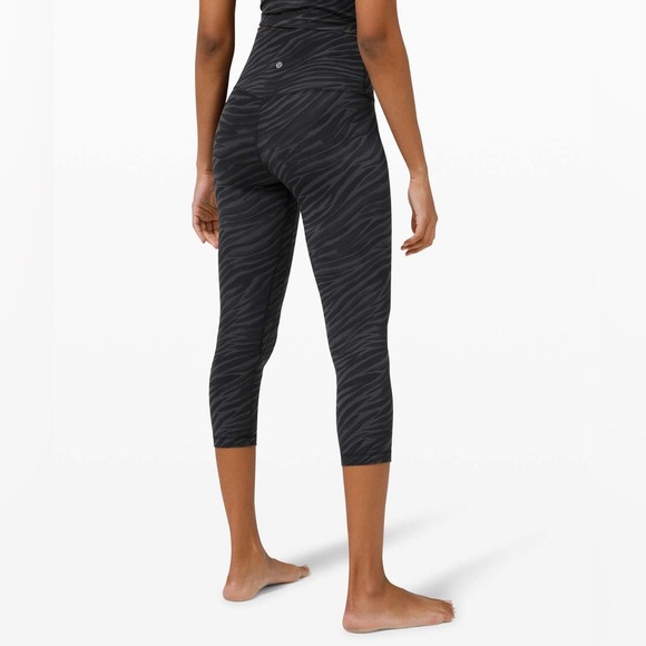 Lululemon Align Crop *21" in Le Tigre Camo Deep Coal Multi Size 16 - Picture 1 of 9